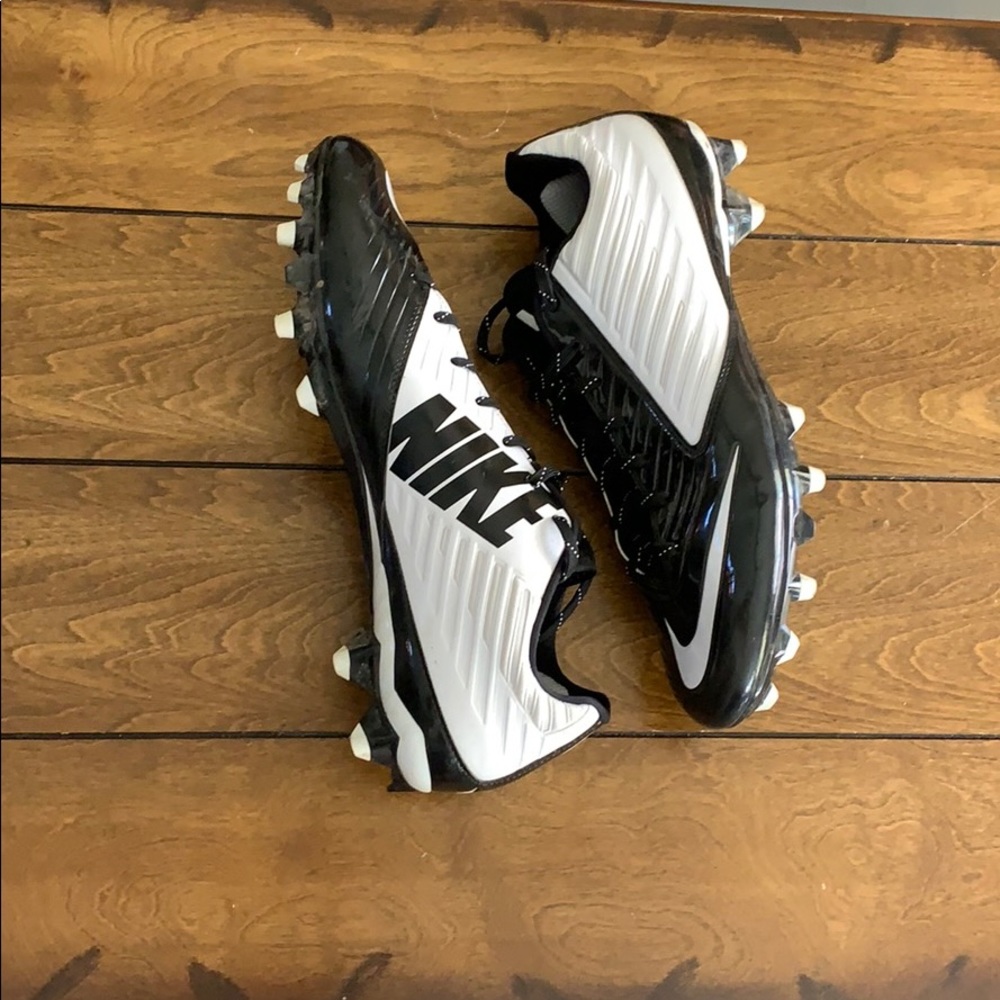 Black and white nike Vaper speed cleats. - Picture 1 of 3